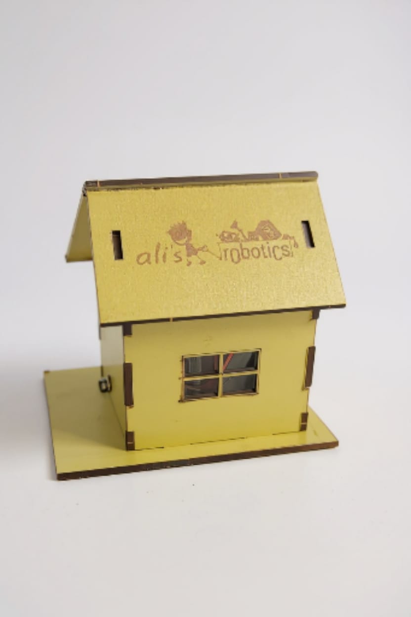 IMG-20251217-WA0071 HOMIE – Işıklı Elektrik Devresi Maket Evi (Ahşap STEM Kiti) - Görsel 1